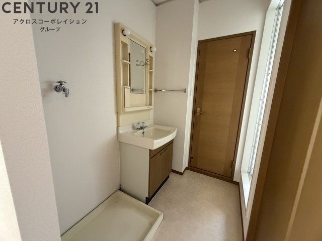 温水洗浄便座付きのトイレです♪