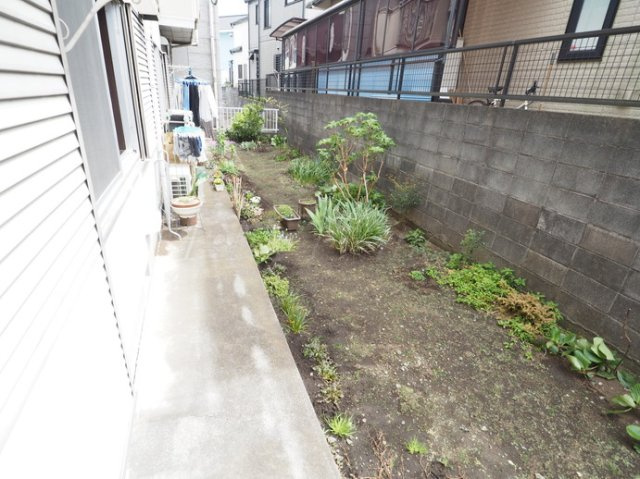 ハウス湘南台の庭