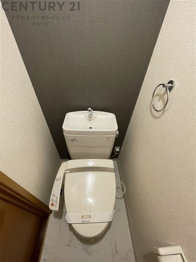 温水洗浄便座付きのトイレです♪
