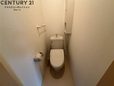 温水洗浄便座付きのトイレです♪