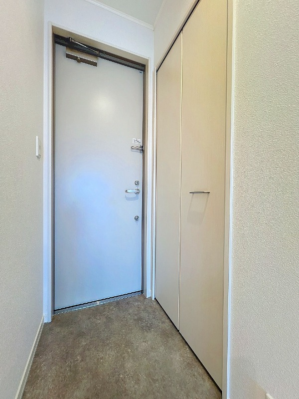 チェルアムールの玄関