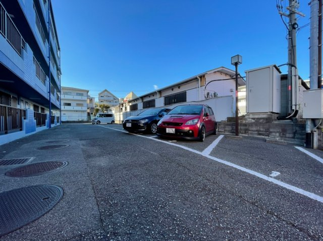 ブルーハイツ北別府の駐車場