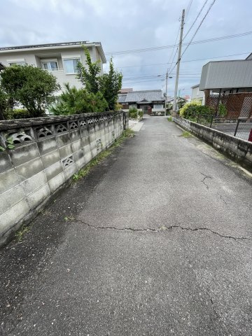高津町　売土地の前面道路含む現地写真