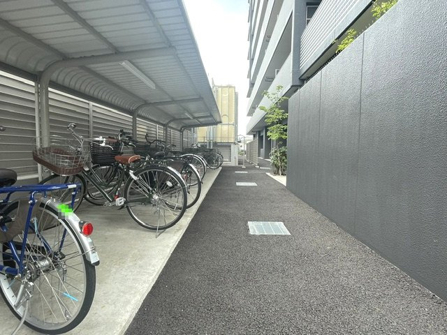 アルファステイツ倉敷中庄の駐車場|屋根付きの駐輪場で、雨の日も安心♪