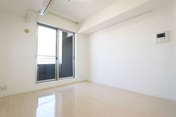 名古屋市中村区名駅南２丁目の賃貸マンションの内装|※同間取りの別部屋写真です。反転しています。