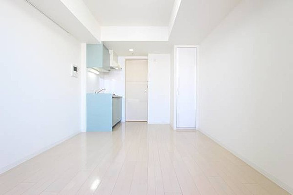 名古屋市中村区名駅南２丁目の賃貸マンションの居間・リビング|※同間取りの別部屋写真です。反転しています。