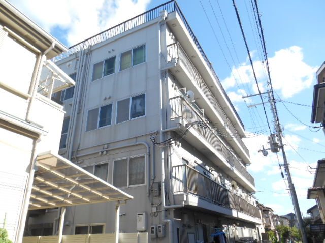 愛名マンションの外観