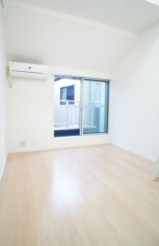 横浜市港南区下永谷６丁目のアパートの居間・リビング