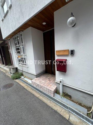 紅梅町戸建の駐車場|駐車場があるので、車を買う予定の方も安心です