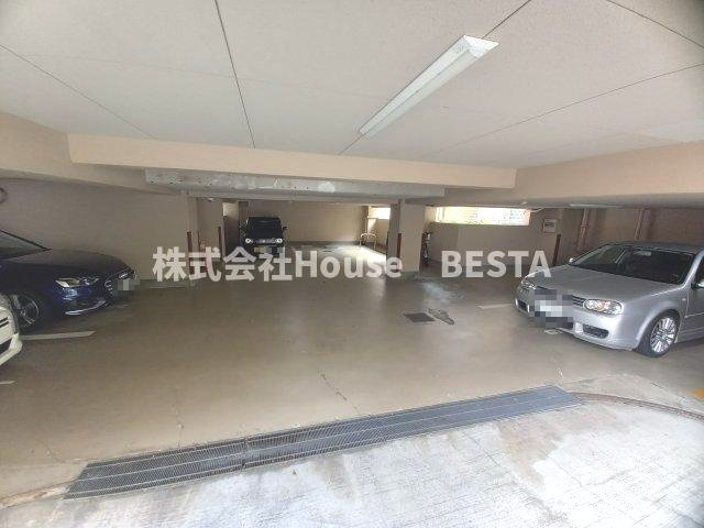 中山手ミオ壱番館の駐車場