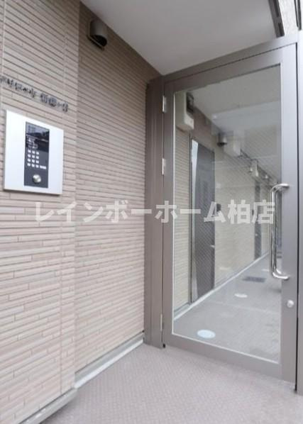 特典：仲介手数料が無料です!!のエントランス