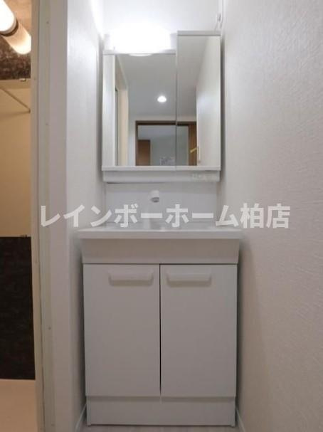 特典：仲介手数料が無料です!!の洗面所|同建物。参考写真。