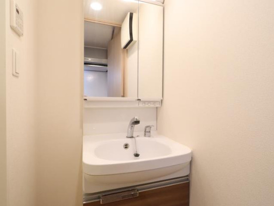 名古屋市中区千代田３丁目の賃貸マンションの洗面所