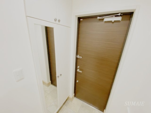 ラブキャットの設備|全身鏡付きシューズボックス完備！お出掛け前のチェックに便利です☆