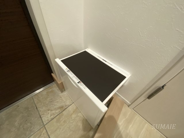 ラブキャットの設備|玄関に壁面折りたたみ式チェアあります！
