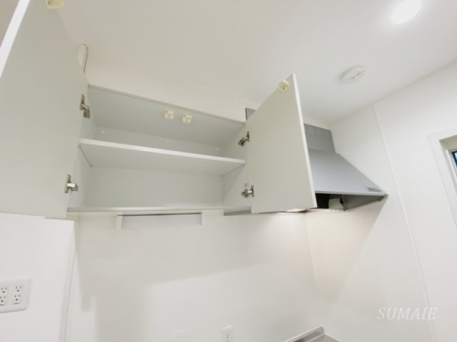 ラブキャットのキッチン|頭上の収納もあります！