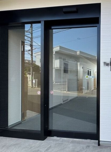 東村山市久米川町４丁目のアパートのエントランス