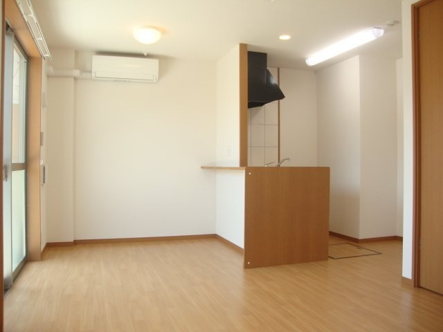 熊本市南区島町２丁目のアパートの居間・リビング