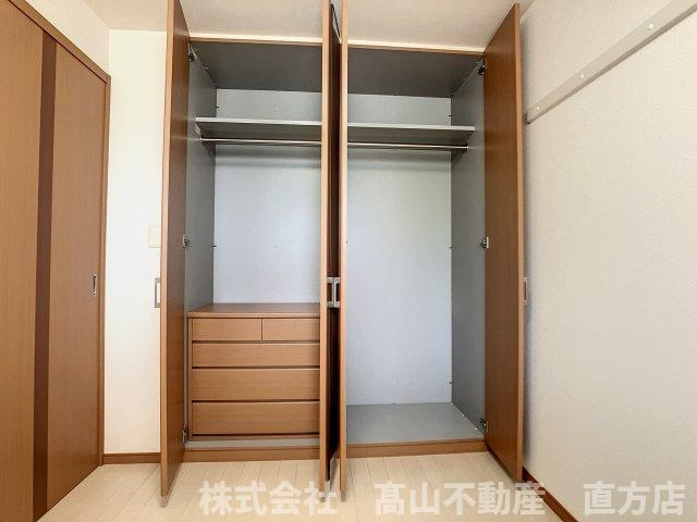 直方市大字下境のアパートの収納