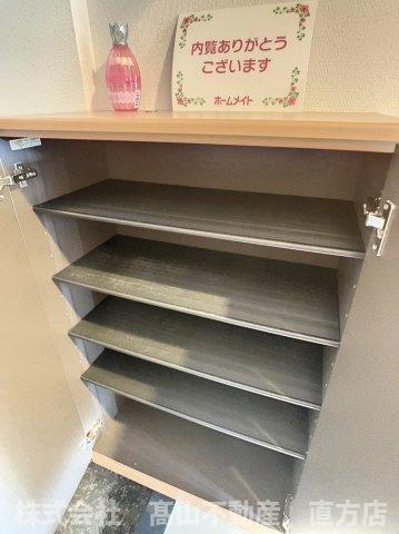 直方市大字下境のアパートの収納