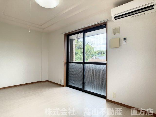 直方市大字下境のアパートの居間・リビング