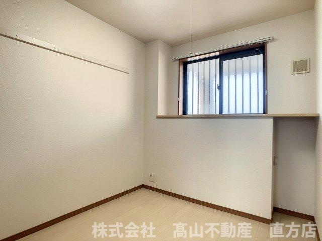 直方市大字下境のアパートの洋室