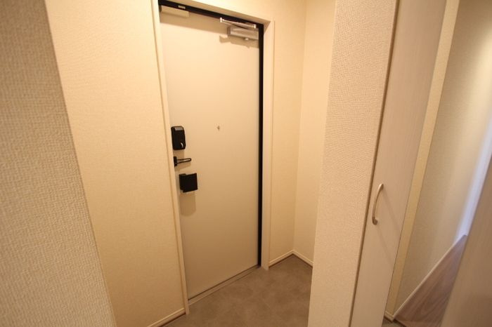 アンジュール新田の玄関