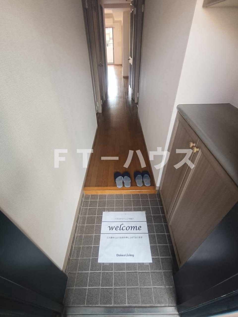 フジ・ヴェール毘沙門堂の玄関