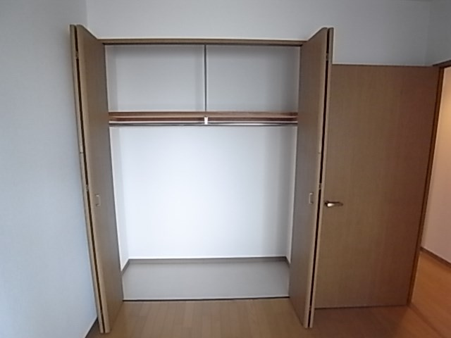 尼崎市小中島３丁目の賃貸マンションの収納