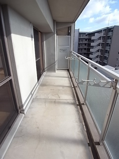 尼崎市小中島３丁目の賃貸マンションのバルコニー