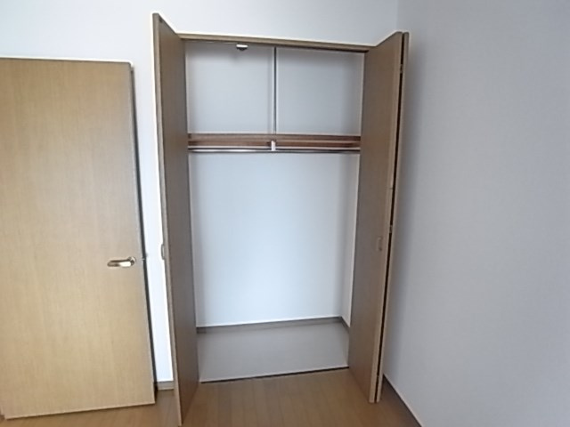 尼崎市小中島３丁目の賃貸マンションの収納