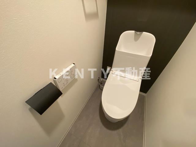 【トイレ】 | Ｊ．ＧＲＡＮ　Ｃｏｕｒｔ　品川西大井ＷＥＳＴ | 落ち着いた色調のトイレです