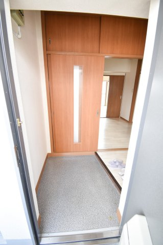 新住之江マンションの玄関