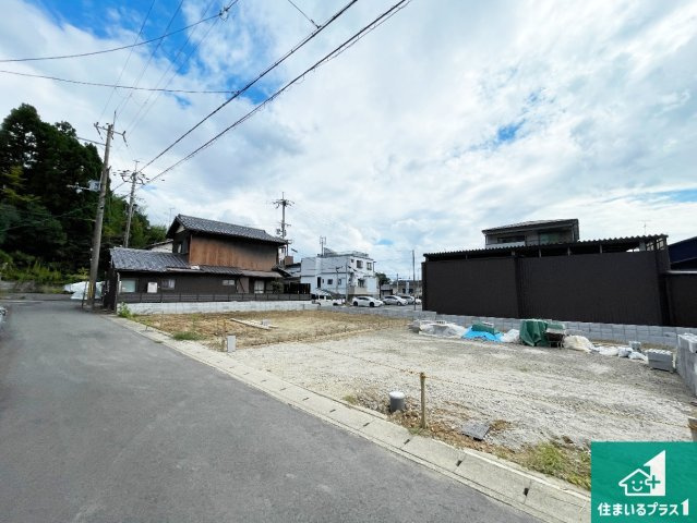 京都市右京区鳴滝泉殿町　第2期　新築一戸建ての外観|周辺は落ち着いた街並みの住宅地！子育てがしやすい住環境です！まだ未完成ですが、現地でしかわからない事もございます。是非一度ご覧ください。
