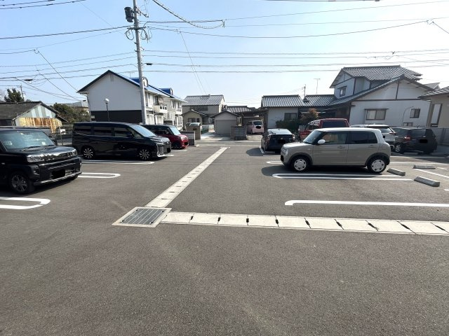 グランツェーレ八代の駐車場