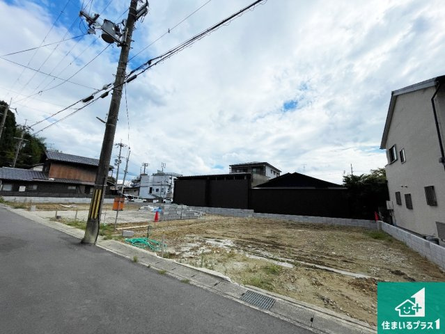 京都市右京区鳴滝泉殿町　第2期　新築一戸建ての外観|周辺は落ち着いた街並みの住宅地！子育てがしやすい住環境です！まだ未完成ですが、現地でしかわからない事もございます。是非一度ご覧ください。
