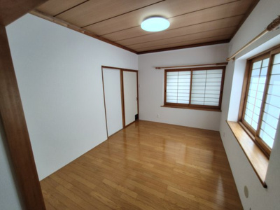 【洋室】 | 青山戸建貸家 4SLDK | 1階洋室6帖です。