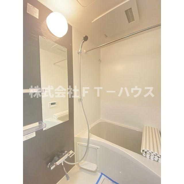 ラクラス市川の浴室