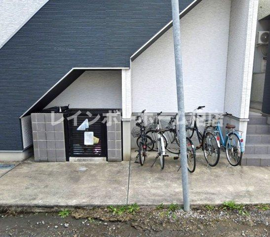 仲介手数料（賃料の1.10ヵ月）の50％OFF対象物件！のその他共用部分|敷地内ゴミ置き場、駐輪場です