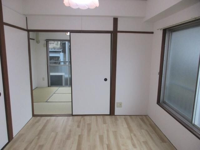横浜市南区中里４丁目の賃貸マンションの居間・リビング