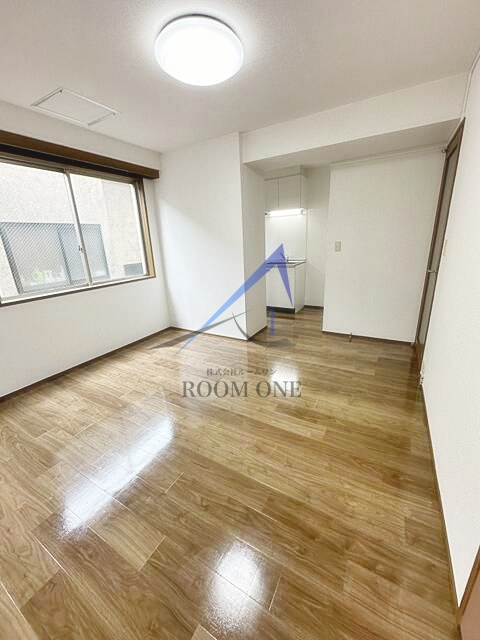 フラット恵潤の居間・リビング|洋室のお部屋です。