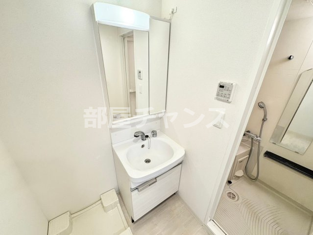 プレサンス桜通ザ・タイムズの独立洗面台