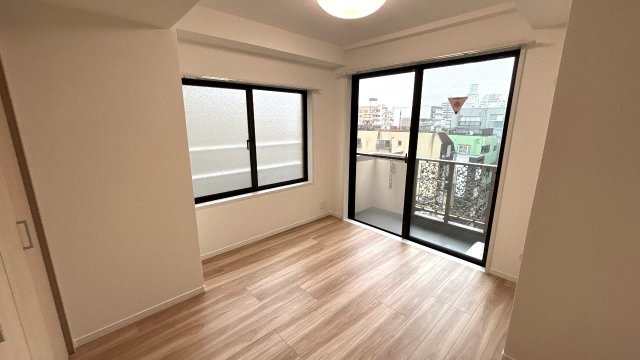 ハイシティ両国第２　５階　角　部屋　リ　フォーム済の洋室