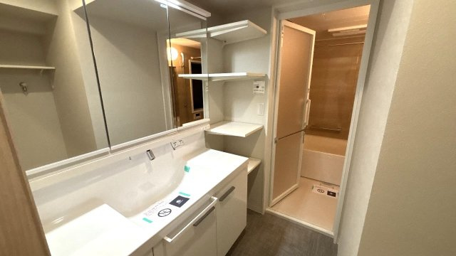 ハイシティ両国第２　５階　角　部屋　リ　フォーム済の独立洗面台
