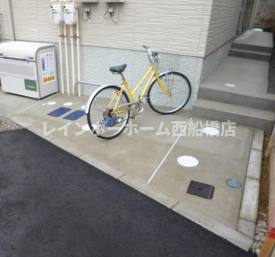 習志野市津田沼５丁目のアパートの駐車場
