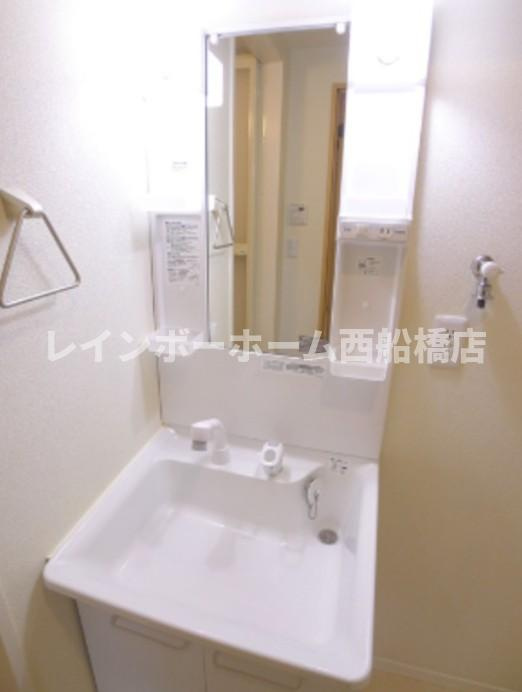 習志野市津田沼５丁目のアパートの独立洗面台