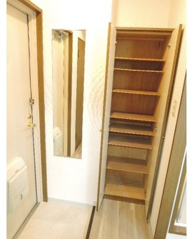 ノール・ルミエールの玄関