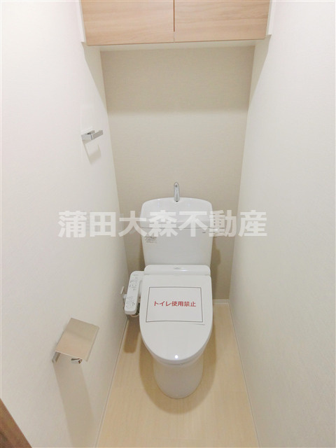 グラシアプレイス大森町のトイレ|上部棚収納温水暖房便座付きトイレ