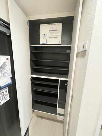 プラシード駒沢の玄関