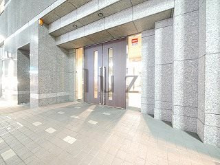 ライジングプレイス桜木町二番館のエントランス